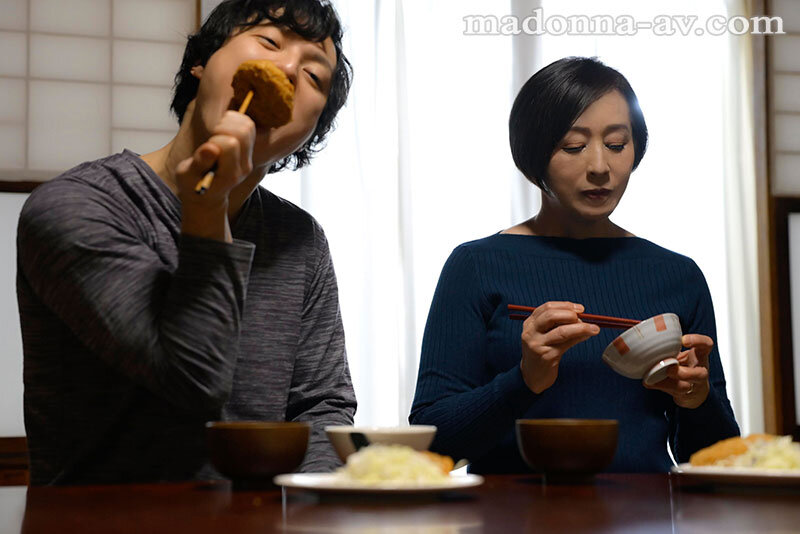 トップクラスのアラ還 専属第2章 中出し解禁―。 「お義母さんあの時、弟を産んでくれるって約束したよね？」 どうしても下の子が欲しかった僕は、閉経間近に迫る薫さんの膣内に毎日、子種を流し込み続けました…。 木戸薫 サンプル 1