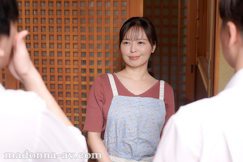 MONROE専属 美容部員の人妻まさかの中出し解禁！！ 美しい友人の母、接吻と受精に溺れた日々―。 杉咲穂果 サンプル 1