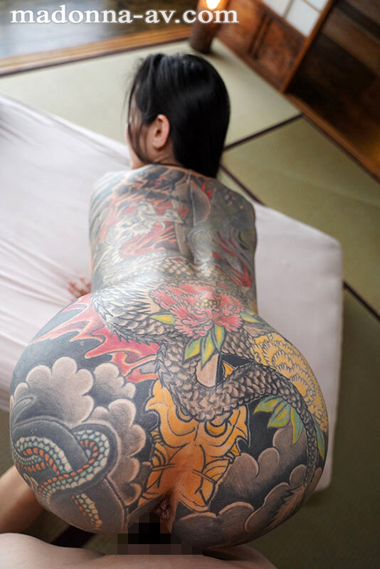 この美顔で、この和彫り、脱いだら危険なイイオンナ。 背中に龍を飼う人妻 伊奈美いずな 43歳 AV DEBUT サンプル 6