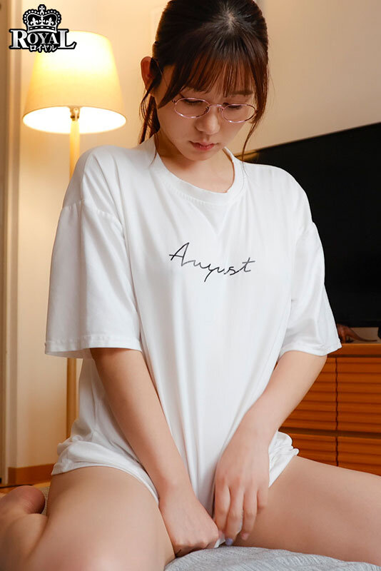 王様ゲームで急接近した隠れ淫乱な地味巨乳と、一泊二日のラブラブ中出しセックス。 五日市芽依 サンプル 14