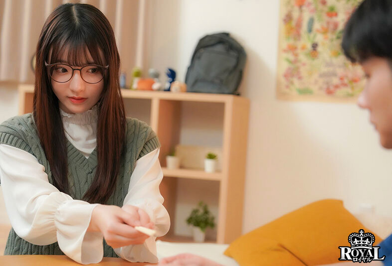 王様ゲームで急接近した隠れ淫乱な地味巨乳と、一泊二日のラブラブ中出しセックス。 彩月七緒 サンプル 3
