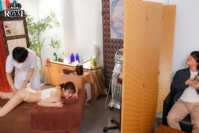 えっ！コレが実習？エステ専門学校に入学したら男はボク1人！実習はタオル1枚の女子の体を触りまくり！ボクの股間は触られまくりでフル勃起！（ROYD-352） サンプル 8