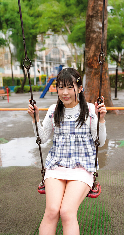 小さなカラダの女の子を連れ込みパンツを脱がせて幼膣パイパンマ●コにデカチン捻じ込み中出し放題！ サンプル 1