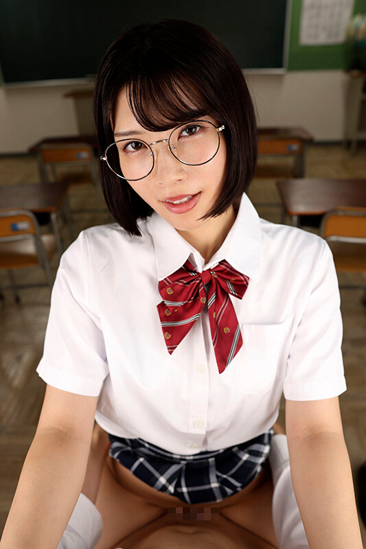 【VR】絶対に彼氏がいないランキング1位の地味陰キャ女子の宮城さんがボクの亀頭から金玉まで舐め尽くすベタ惚れフェラ求愛 サンプル 4