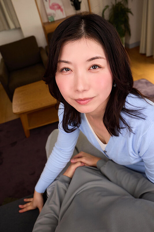 【VR】いつまで経っても子供が出来ない僕等夫婦を見かねて妻のお義母さんが手取り足取り中出し妊活指導 加藤ツバキ サンプル 10