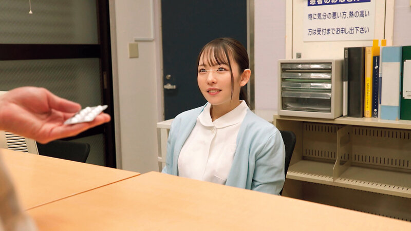 睡眠導入剤の代わりにED治療薬をボクに渡したドジっ子ナース！！医療ミスの責任を負って、手コキやフェラで謝罪ヌキするも勃起がとまらない…最後の手段で挿入すると、ご無沙汰だったナースが発情して自ら中出し懇願！！ サンプル 13