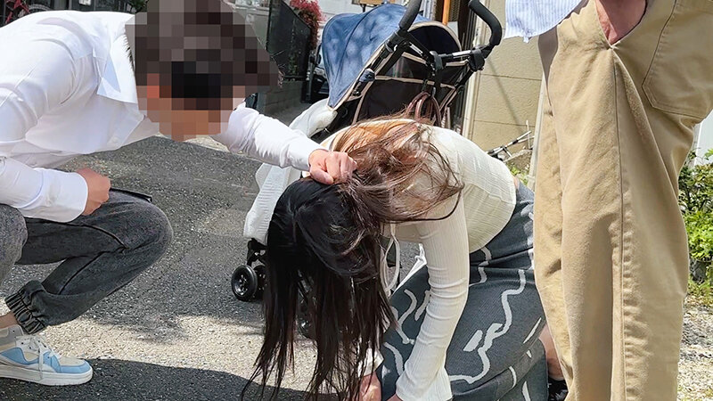 借金返済できない債務者から金の代わりに人妻のマ●コで取り立て お前の立場理解らせてやるよ！ サンプル 3