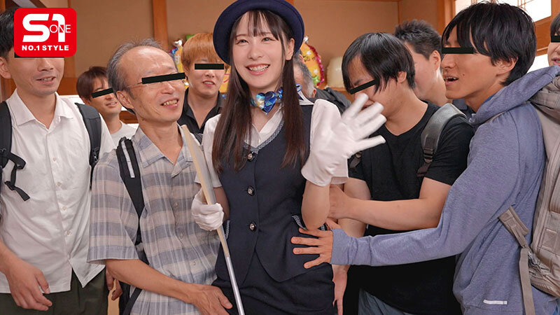 元バスガイド村上悠華の48時間セクハラOKファン感謝バスツアー 憧れAV女優の美顔・柔乳・近い距離感にシロウト男子大暴走！ザーメン22発も受け止める大乱交祭り サンプル 5
