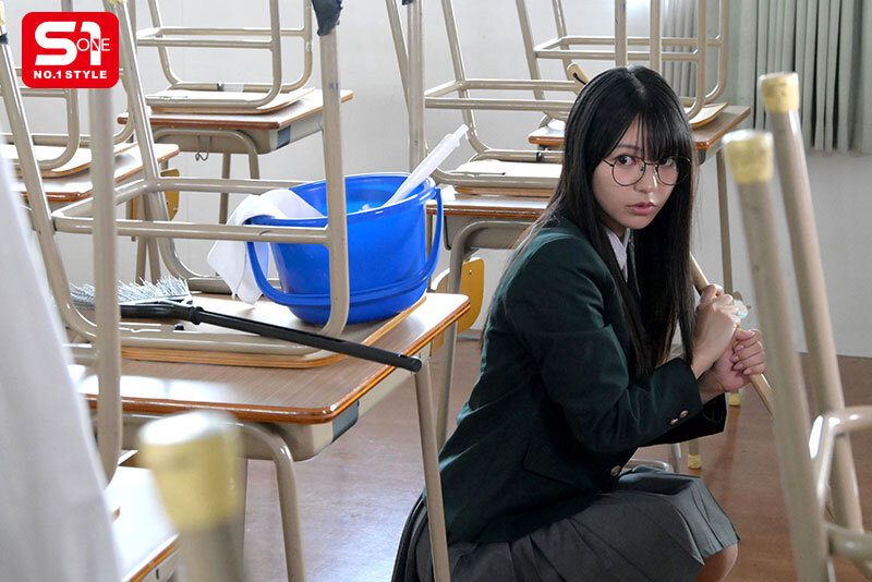 清楚系に見えてエロ妄想癖の文学女子と二人きりになったら…耳元でスッゴイ淫語囁かれながら強●勃起でヤラレちゃう。 浅野こころ サンプル 2