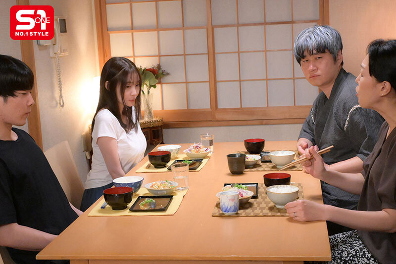 セクハラ義父、意地悪な姑、マザコン夫…結婚ガチャに大外れした巨乳若妻が三者択一ですがったのはキモい義父との粘着性交 夢乃あいか サンプル 16