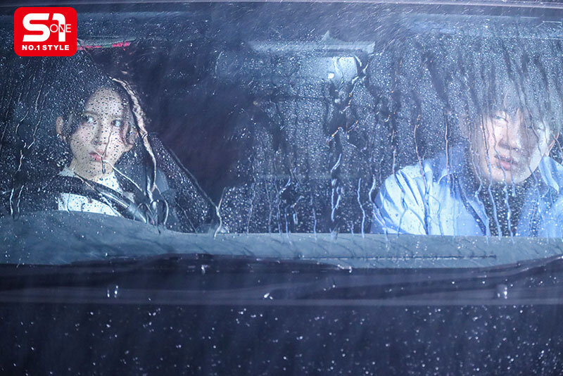 勝気なガテン系上司と豪雨で避難した小屋で2人きり。雨と汗で濡れた肉体に女を感じ朝まで本能のまま貪り合った。 七ツ森りり サンプル 8