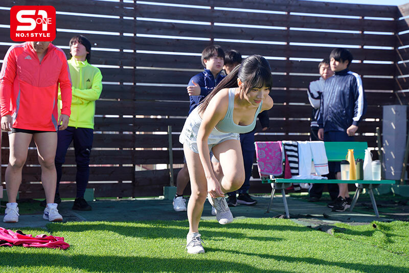 怪我で夢破れた陸上女子エースが選んだ男子選手への貢献… 顔面シャワー性処理係 「私、走っていた頃より…精子を浴びてる今の方が幸せです！」 榊原萌 サンプル 2
