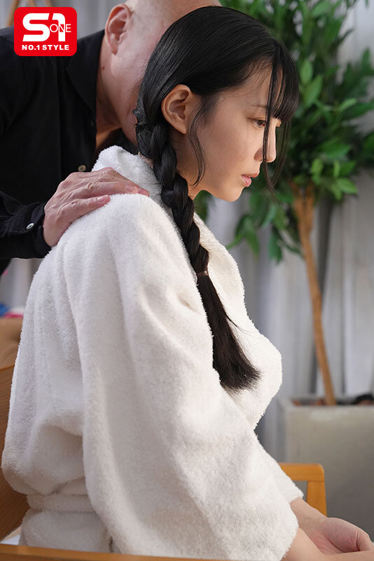 グラビアアイドルの際どい水着は撮影スタッフのレ●プ欲を掻き立てる 紫堂るい サンプル 2