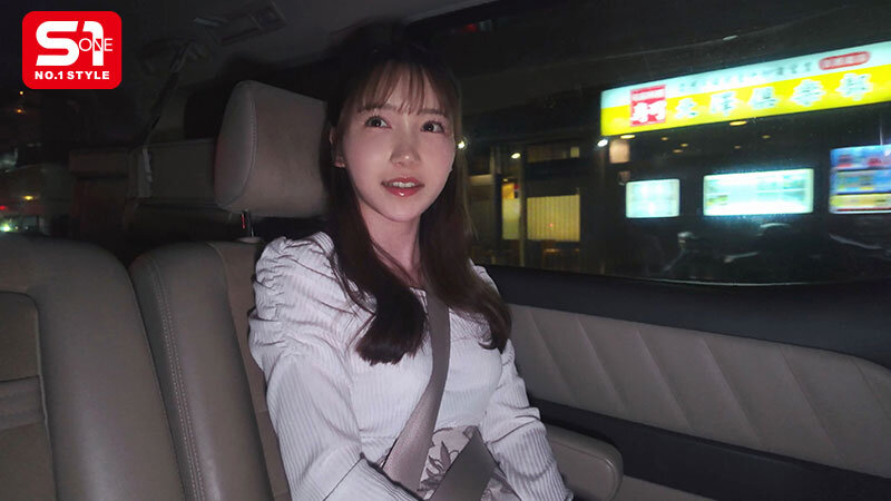 トップキャバクラ嬢の枕率が低いってのは真っ赤な嘘！？同伴中も接客中も焦らして焦らして太客の粗チンを手玉にとるド●ペリ入れたらオマ●コびっしょびしょこっそり枕営業たくさん撮れました！ 三田真鈴 サンプル 1