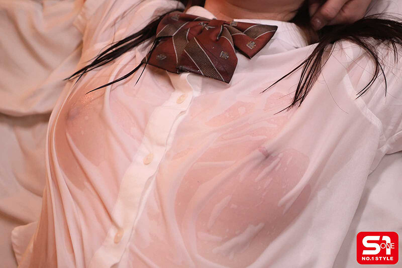 濡れ透けピンク乳首がいつも見えちゃうズブ濡れドジっ娘がエッロ！！ 白上咲花 サンプル 12
