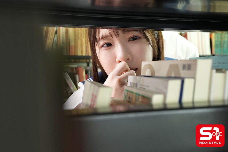 授業中ですら隠れオナニーする思春期ドバドバ性ホルモン少女から毎日校内でこっそりハメられちゃう同級生の僕。 白上咲花 サンプル 11