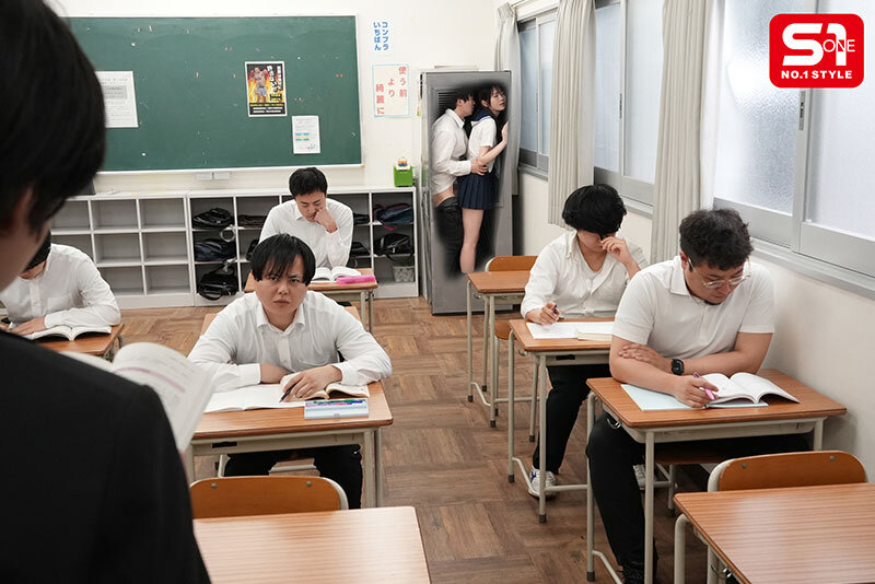 授業中ですら隠れオナニーする思春期ドバドバ性ホルモン少女から毎日校内でこっそりハメられちゃう同級生の僕。 白上咲花 サンプル 19