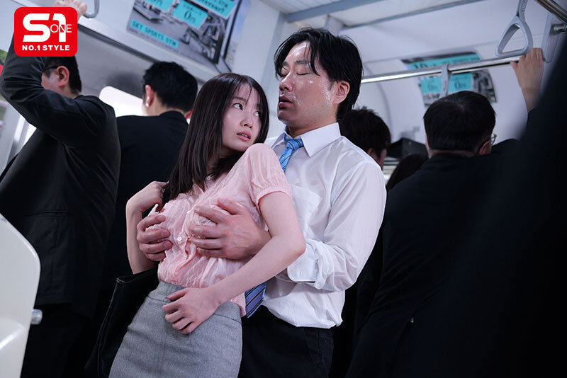人混みで揉まれた快感が忘れられずノーブラで満員車両に乗り込む痴●サレたいスケベOL 夢乃あいか サンプル 2