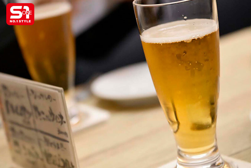 酔うと100％記憶失くす職場の後輩を毎日飲みに誘い、オナホ扱いブチ込み放題！でも翌日はケロッと平気な可愛い女ww 及川美桜 サンプル 1