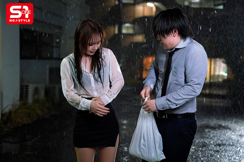 豪雨でエレベーター停電、密室にクール美女上司と二人きり、色気漂う濡れ髪、濡れ肌に欲情し襲ったら…まさかの貪り合い性交に発展 miru サンプル 1