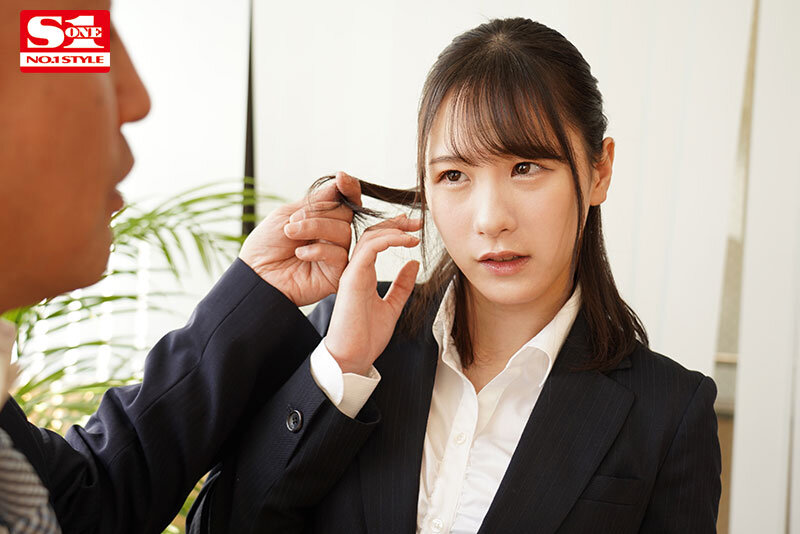 出張先で軽蔑している中年セクハラ上司とまさかの相部屋に…朝まで続く絶倫性交に不覚にも感じてしまった私 村上悠華 サンプル 1
