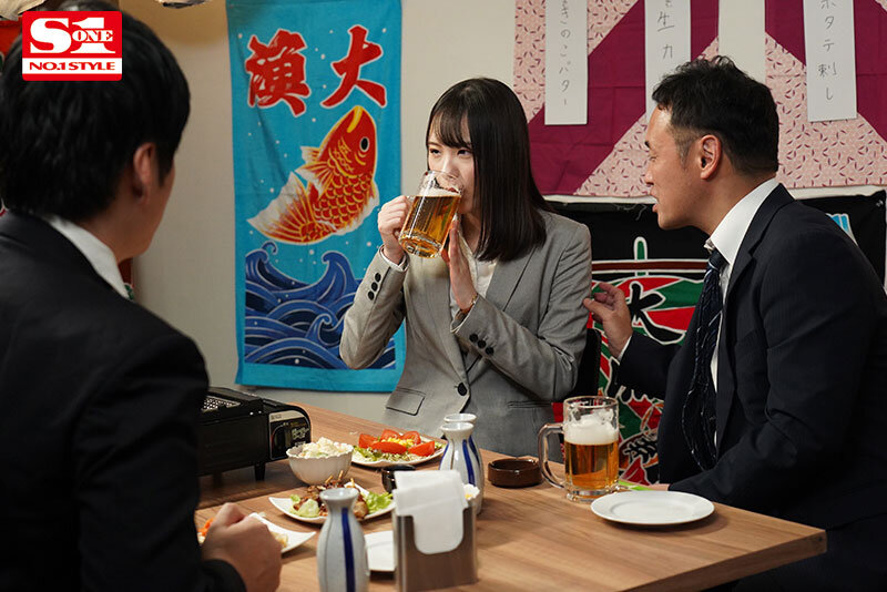 出張先で軽蔑している中年セクハラ上司とまさかの相部屋に…朝まで続く絶倫性交に不覚にも感じてしまった私 村上悠華 サンプル 2