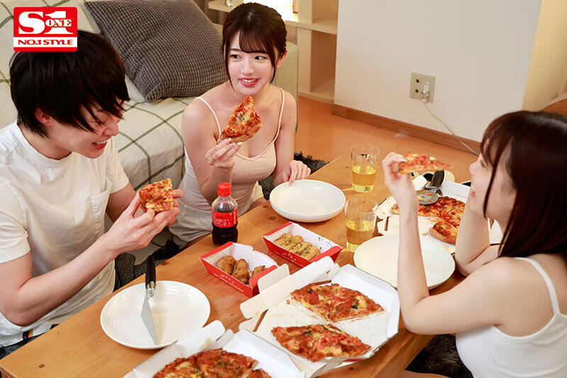 Gカップ同級生2人組が僕の家で勉強合宿！休憩の度にエロいことが！ 安達夕莉 宇野みれい サンプル 9