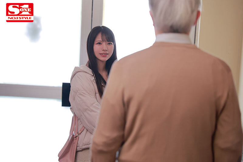 年末年始、広い学生寮で女学生とおじさん管理人が2人きり… 禁断シチュに欲情した中年ち●ぽと寂しさ埋めたい若い少女おま●こは相性良すぎて合体し続けた。 浅野こころ サンプル 1