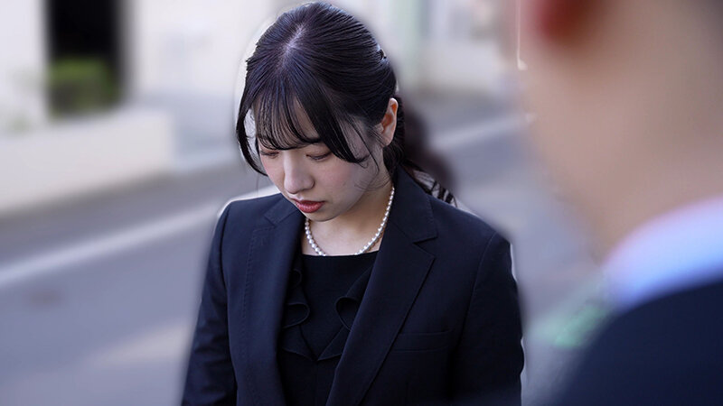【剛毛まん毛未亡人イキ狂い潮吹き】経営不振の創業家後妻が宴会ゲームで低能チ●ポに朝まで犯●れたまん毛未亡人 一色さら サンプル 1