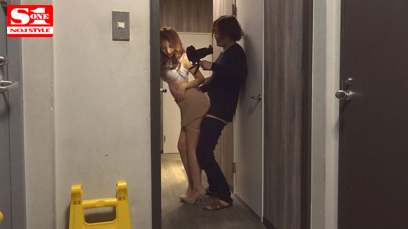「えっ！ここでヤルの？」三上悠亜に一ヶ月密着して隙あらばいきなり即ズボッ！ 前代未聞ドッキリAV大作戦 サンプル 8