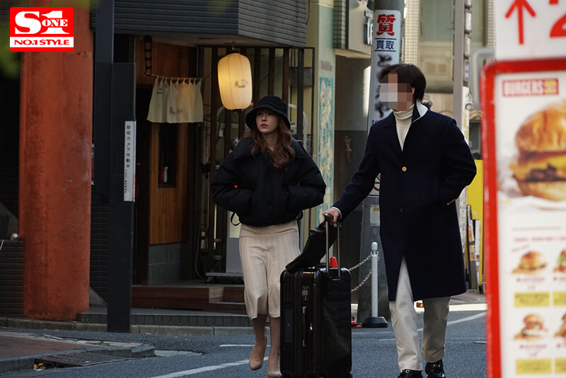 「えっ！ここでヤルの？」三上悠亜に一ヶ月密着して隙あらばいきなり即ズボッ！ 前代未聞ドッキリAV大作戦 サンプル 1