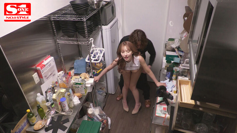 「えっ！ここでヤルの？」三上悠亜に一ヶ月密着して隙あらばいきなり即ズボッ！ 前代未聞ドッキリAV大作戦 サンプル 10