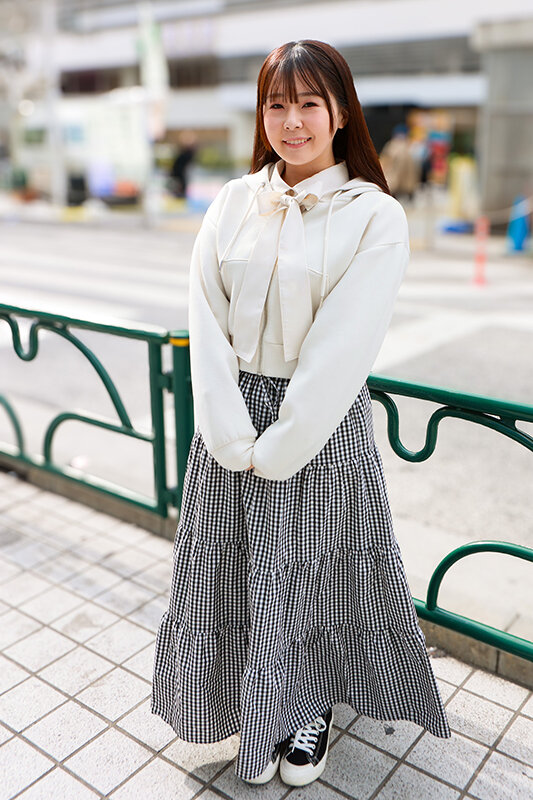 天然桃尻田舎娘のノーパン東京観光～ももなちゃん（ヒップ95cm） 桜庭ももな サンプル 1