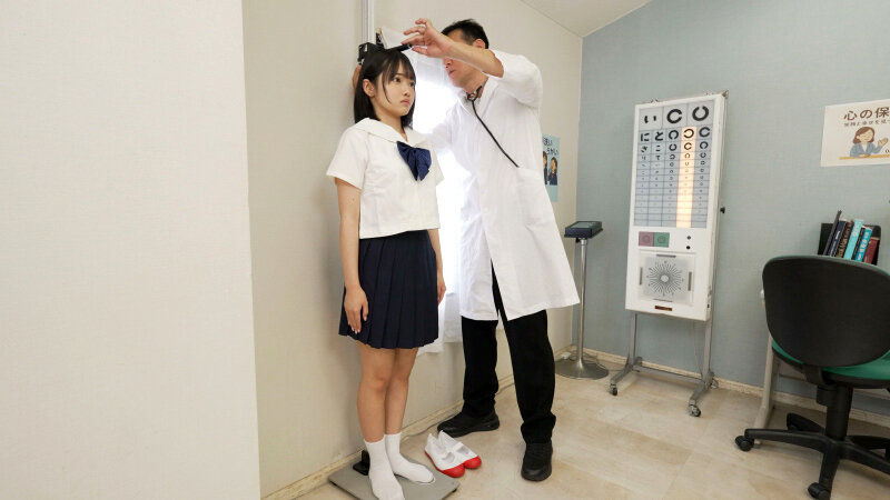 新入生を狙った猥褻健康診断 成長期の過敏乳首をこねくり触診 八坂凪 サンプル 1