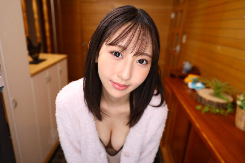 【VR】【8K】久々に幼馴染の家に遊びに行ったら出迎えてくれたのは幼馴染の姉。2人キリの家で無防備にスキンシップされて… 山下紗和 サンプル 2