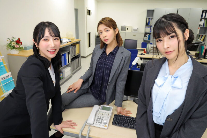 【VR】【8K】無尽蔵性欲のシゴデキ女上司しかいない会社で性処理肉ディルド課に配属されたボク 小野坂ゆいか・胡桃さくら・凰華りん サンプル 2