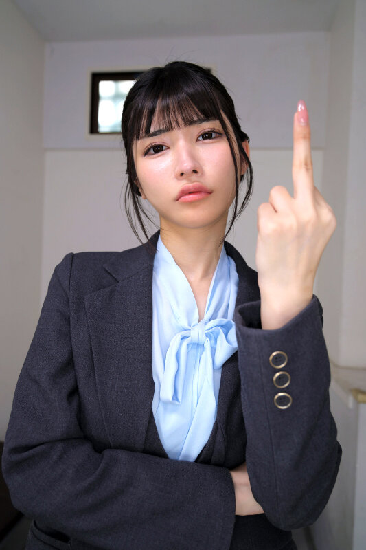 【VR】【8K】無尽蔵性欲のシゴデキ女上司しかいない会社で性処理肉ディルド課に配属されたボク 小野坂ゆいか・胡桃さくら・凰華りん サンプル 3