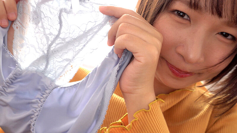 ムッツリスケベな素人娘限定！！男のフル勃起したチ●ポを10分間見せつけられ、パンティを濡らさなかったら賞金！ただし少しでも染みが付いてたら中出しSEX罰ゲーム！！ サンプル 4