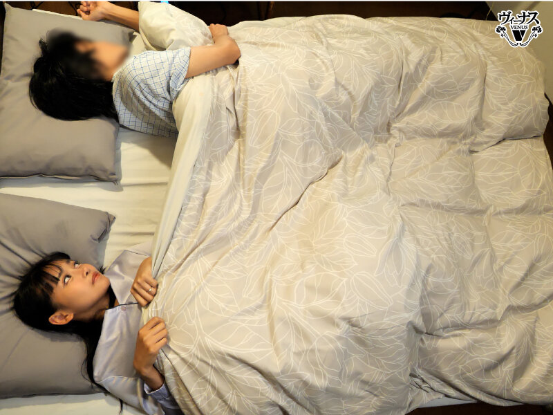 私は性的欲求が高まっていた―。以前に勤務していた学校で担任をしていた男子生徒を自宅に招き入れ淫行した人妻教師 蜂羽レム サンプル 7