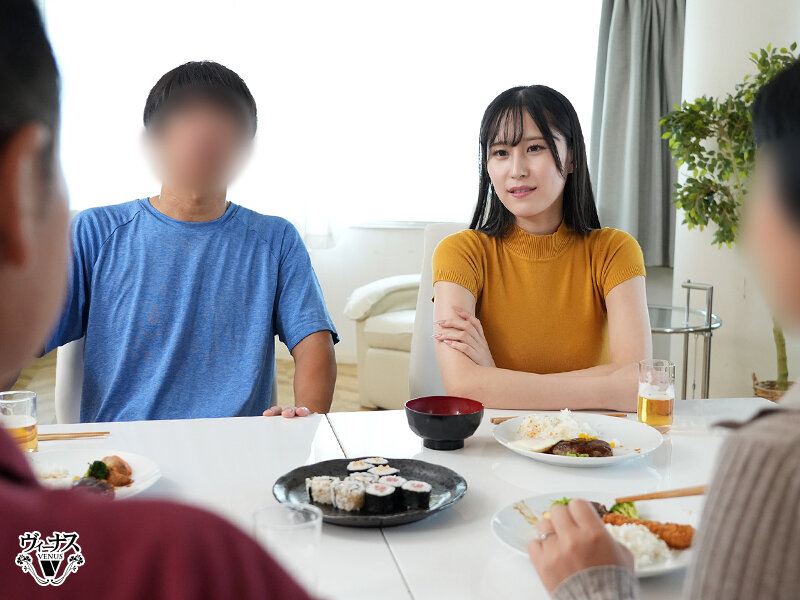 社内一キレイな先輩女子が早く結婚しろとうるさい両親を安心させるために恋人のフリを頼んだ後輩男子と実家に行ったら中出しセックスするハメに…何度もイカされて本当に好きになっちゃった 雨宮ひびき サンプル 5