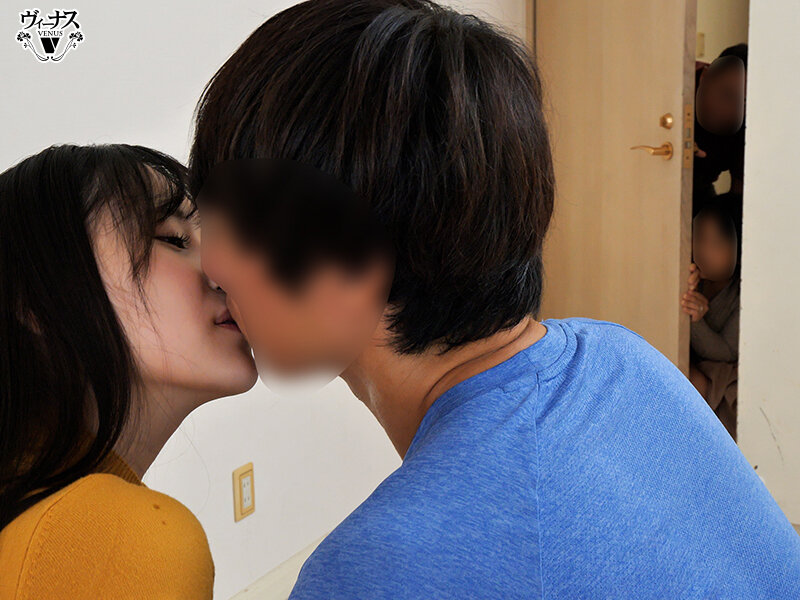 社内一キレイな先輩女子が早く結婚しろとうるさい両親を安心させるために恋人のフリを頼んだ後輩男子と実家に行ったら中出しセックスするハメに…何度もイカされて本当に好きになっちゃった 雨宮ひびき サンプル 9