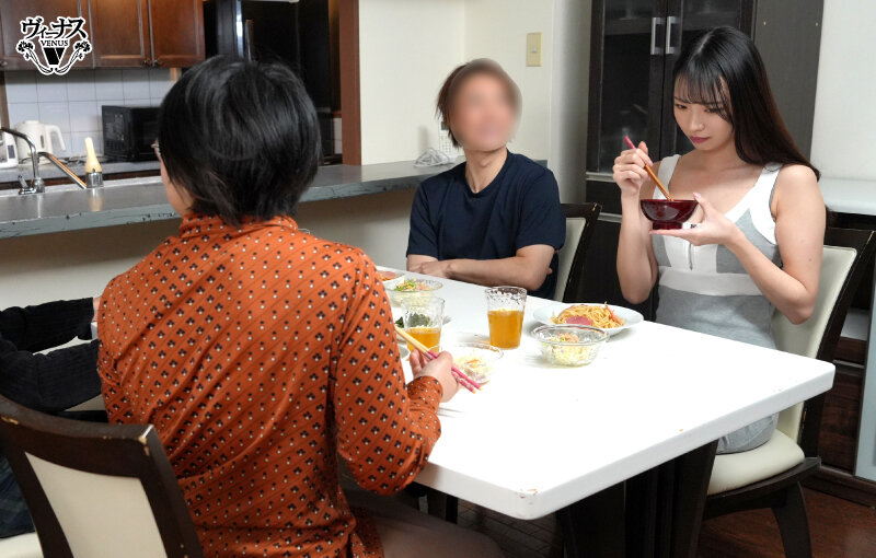 社内一キレイな先輩女子が早く結婚しろとうるさい両親を安心させるために恋人のフリを頼んだ後輩男子と実家に行ったら中出しセックスするハメに…何度もイカされて本当に好きになっちゃった 月野江すい サンプル 3