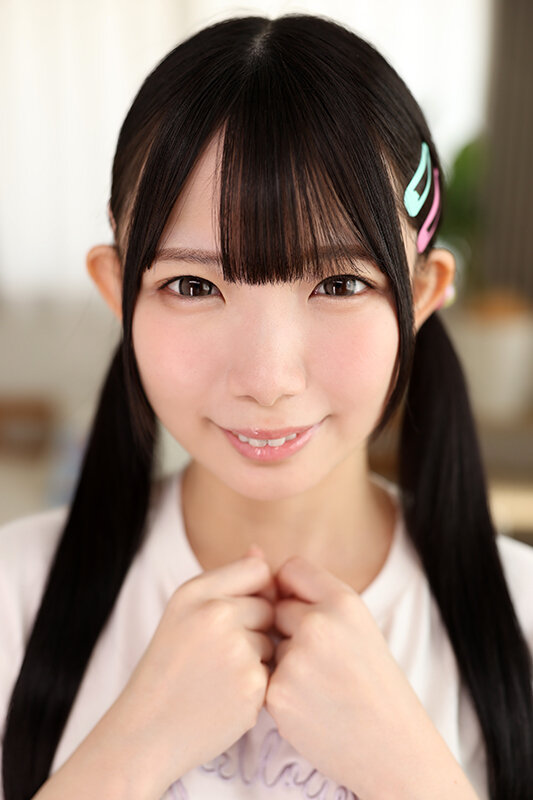 【VR】これぞ8K！顔面特化アングルVR ～姪っ子・日菜乃のノーパン追いかけっこ～ 南日菜乃 サンプル 5