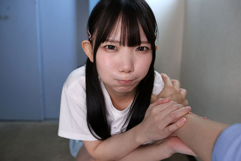 【VR】これぞ8K！顔面特化アングルVR ～姪っ子・日菜乃のノーパン追いかけっこ～ 南日菜乃 サンプル 11