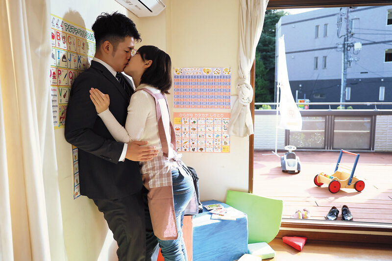優しい笑顔と美乳バブみに抗えず保育園の先生との不倫SEXに溺れて抜け出せない 柏木こなつ サンプル 8