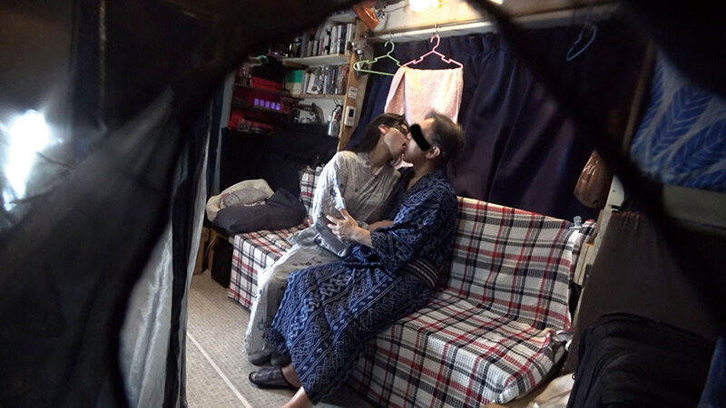 自分の部屋に泊まることになった妻の女友達 「人妻和歌子さん（仮名）三十二歳」に当然のように手を出してしまうワタシ（32） サンプル 1