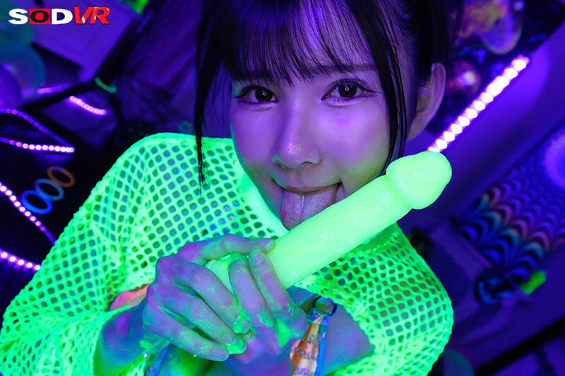 【VR】【8K】BLACK LIGHT LOTION SEX 【ブラックライトローションセックス】 サンプル 2
