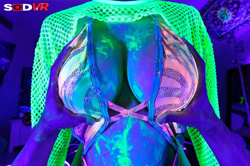 【VR】【8K】BLACK LIGHT LOTION SEX 【ブラックライトローションセックス】 サンプル 5
