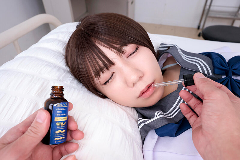 【VR】【8K】ほぼ毎日、保健室に来る病弱がちな女子校生に強烈な興奮剤を盛ったら異常なほど元気になってガンギマリでアへ顔ピース 日向由奈 サンプル 9