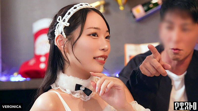紅白の可愛いサンタコスを纏った美女たちと乱交SEX！抜群のプロポーションに度肝を抜かされた男たちはフル勃起！まさに性なる夜といわんばかりのクリスマスナイトに発展！【ことね/まいな/えみ/ななみ】Verことね＆まいな サンプル 2